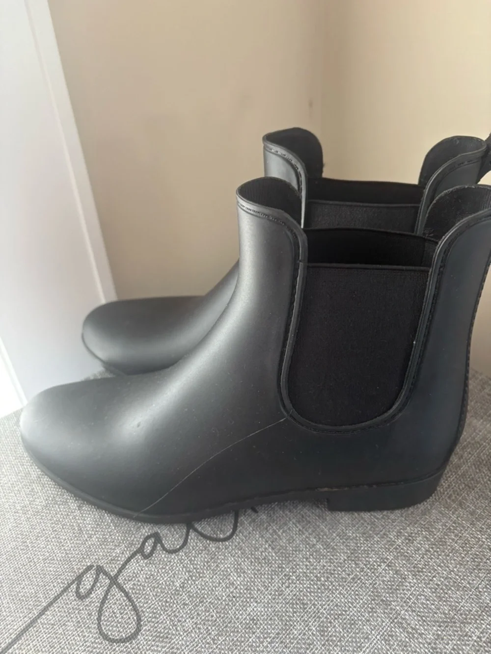 Women’s Black  Chelsea Rain Boots - Slip-On Size 9